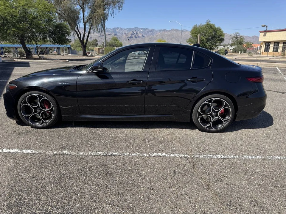 2022 Alfa Romeo Giulia - Image 2 of 22