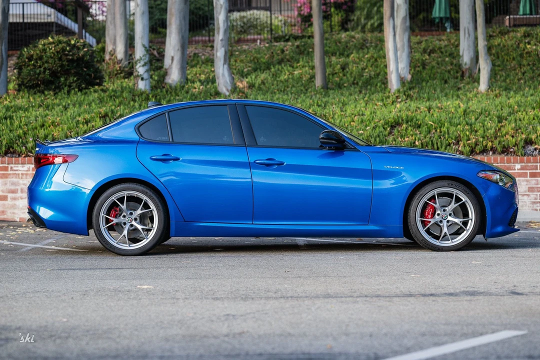 2022 Alfa Romeo Giulia - Image 5 of 24