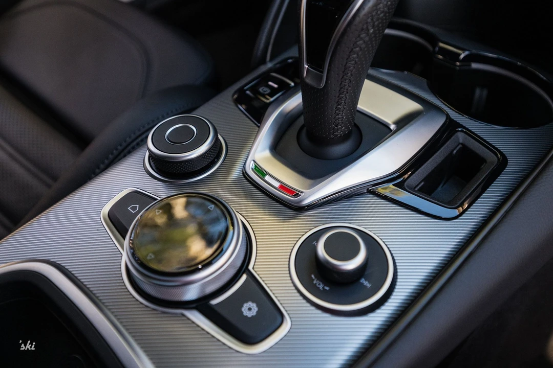 2022 Alfa Romeo Giulia - Image 12 of 24