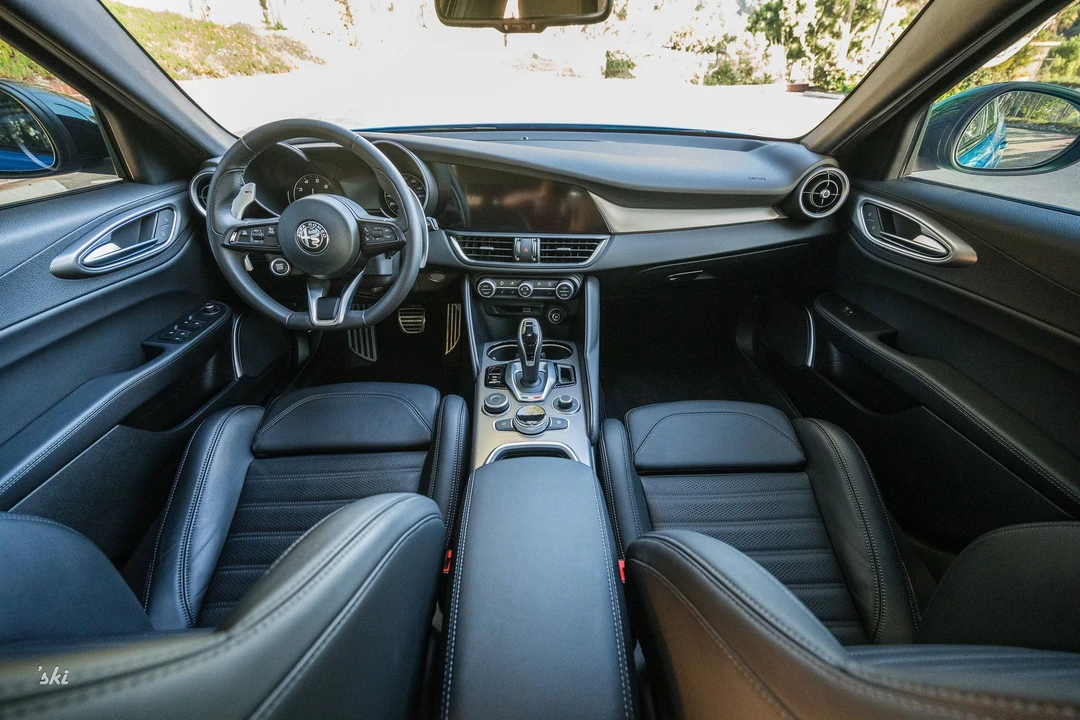 2022 Alfa Romeo Giulia - Image 11 of 24