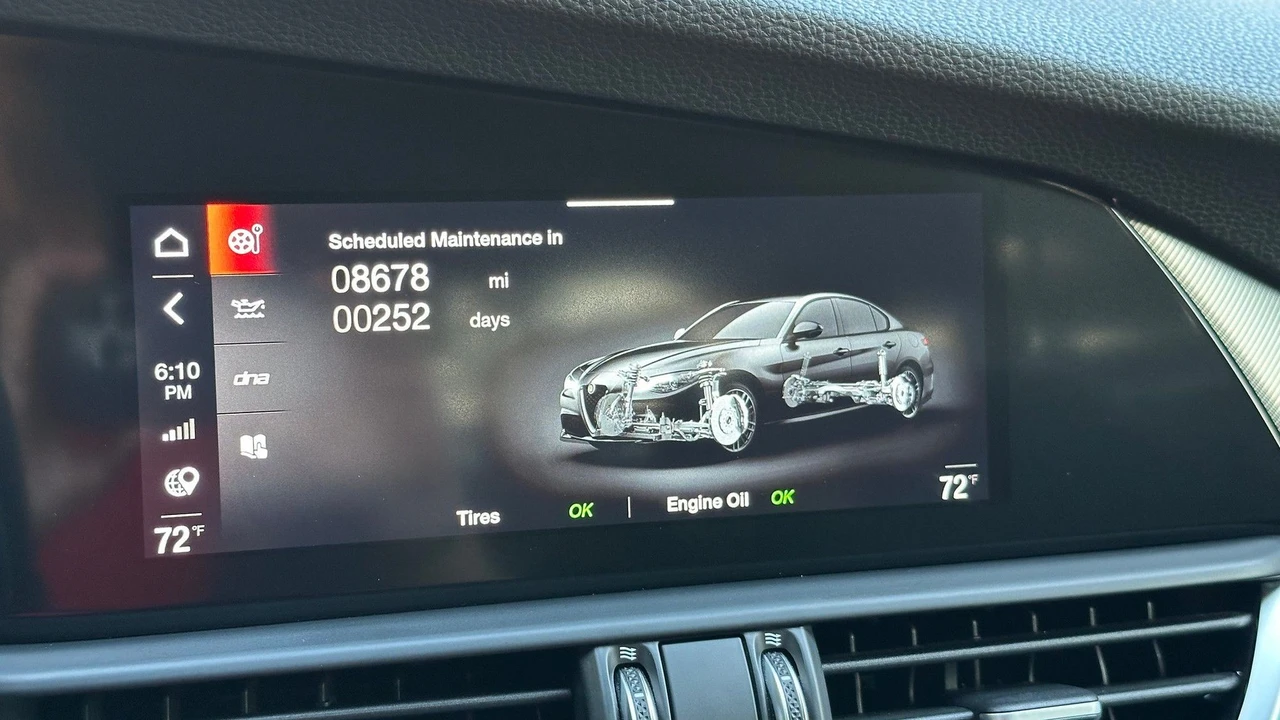 2022 Alfa Romeo Giulia - Image 20 of 24