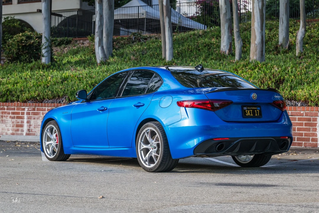 2022 Alfa Romeo Giulia - Image 7 of 24
