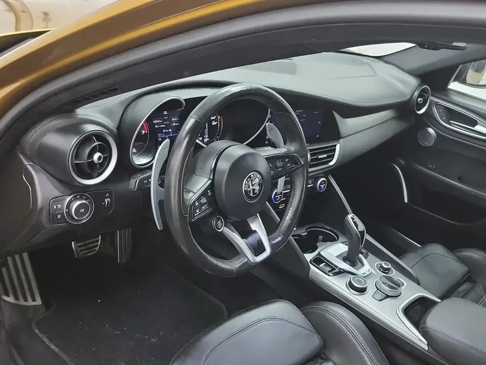 2022 Alfa Romeo Giulia - Image 2 of 6