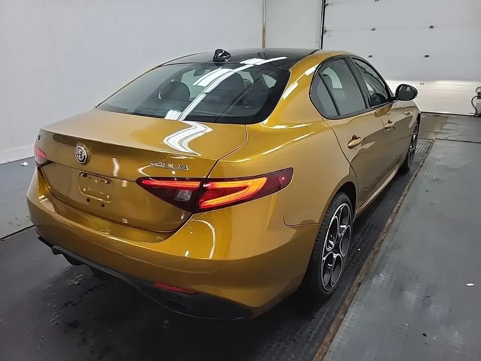 2022 Alfa Romeo Giulia - Image 6 of 6