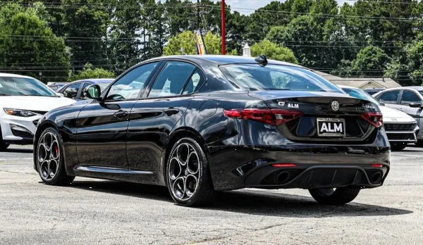 2022 Alfa Romeo Giulia - Image 6 of 12