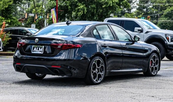 2022 Alfa Romeo Giulia - Image 4 of 12