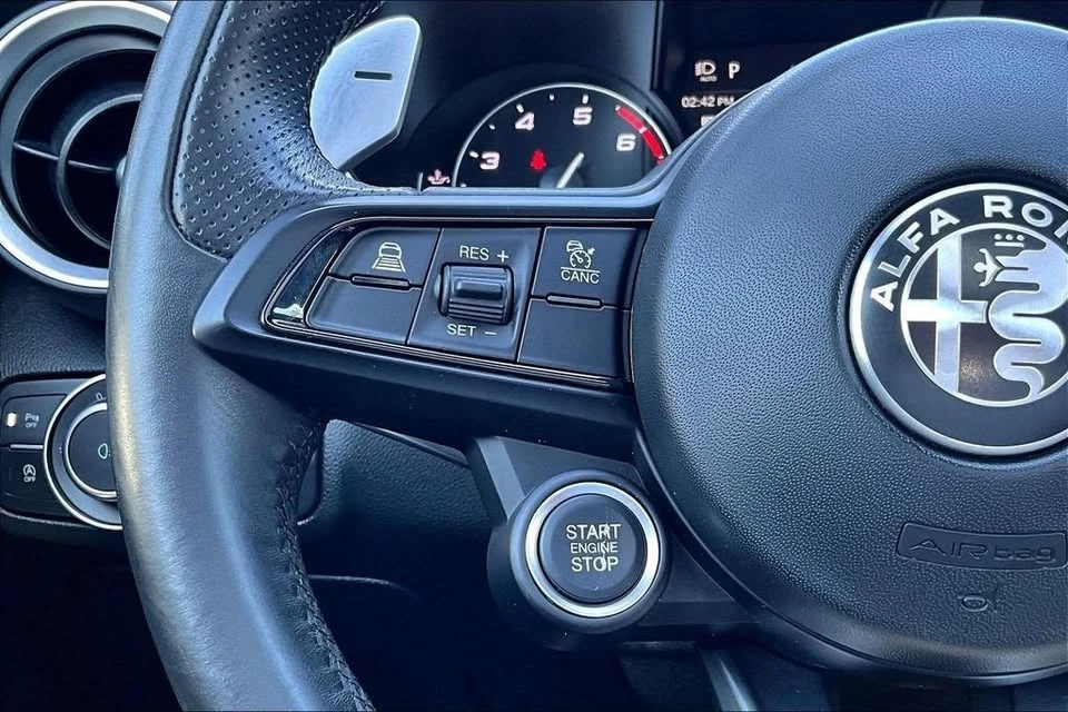 2022 Alfa Romeo Giulia - Image 9 of 20