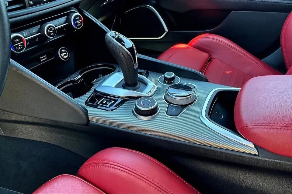 2022 Alfa Romeo Giulia - Image 17 of 20