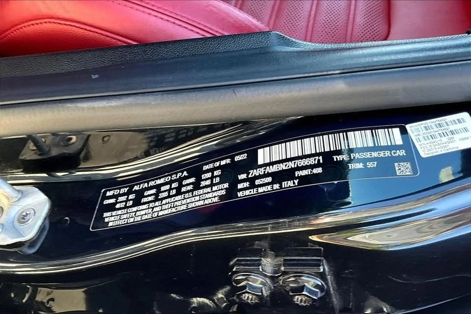 2022 Alfa Romeo Giulia - Image 18 of 20