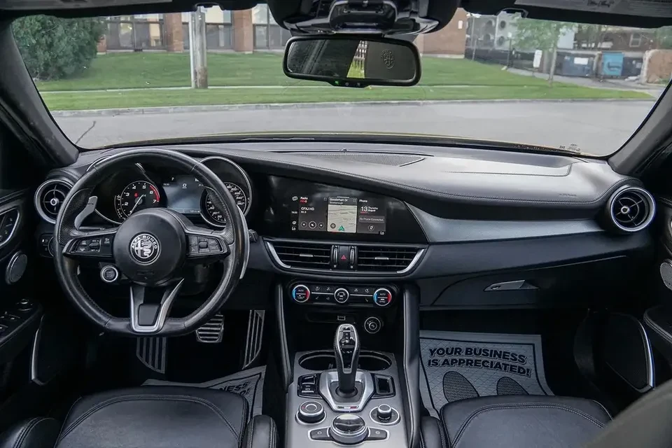2022 Alfa Romeo Giulia - Image 17 of 20