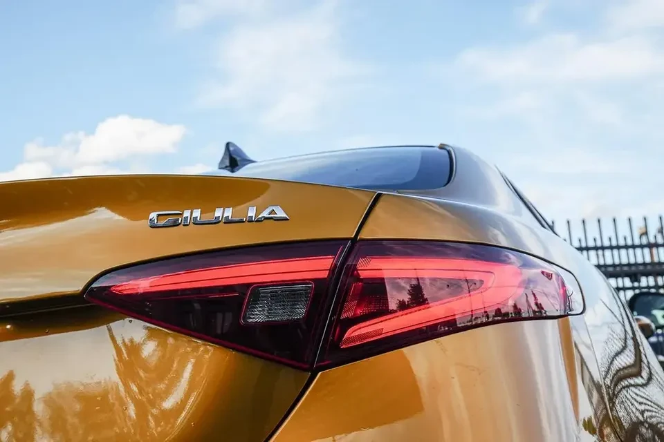 2022 Alfa Romeo Giulia - Image 8 of 20