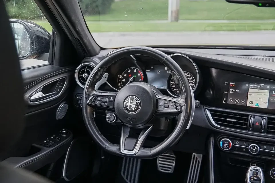 2022 Alfa Romeo Giulia - Image 18 of 20