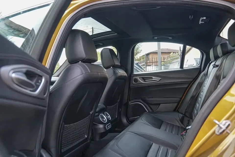2022 Alfa Romeo Giulia - Image 15 of 20