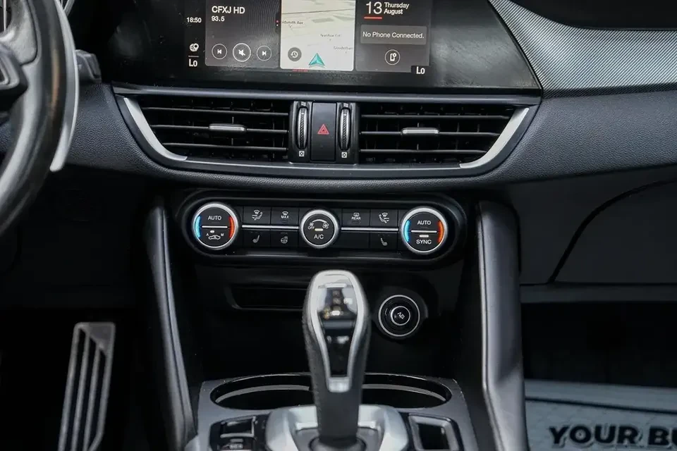 2022 Alfa Romeo Giulia - Image 20 of 20