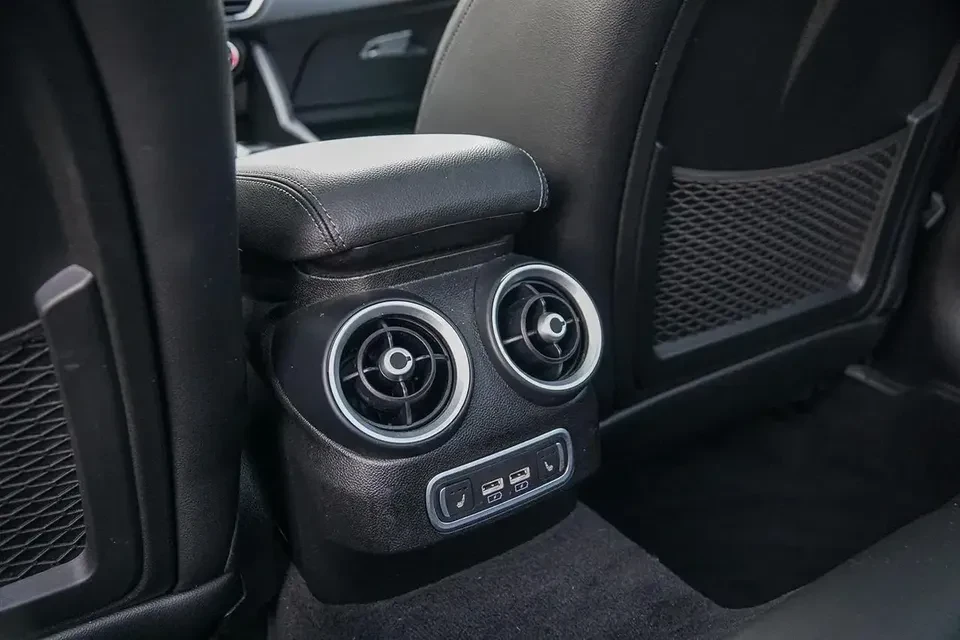 2022 Alfa Romeo Giulia - Image 16 of 20