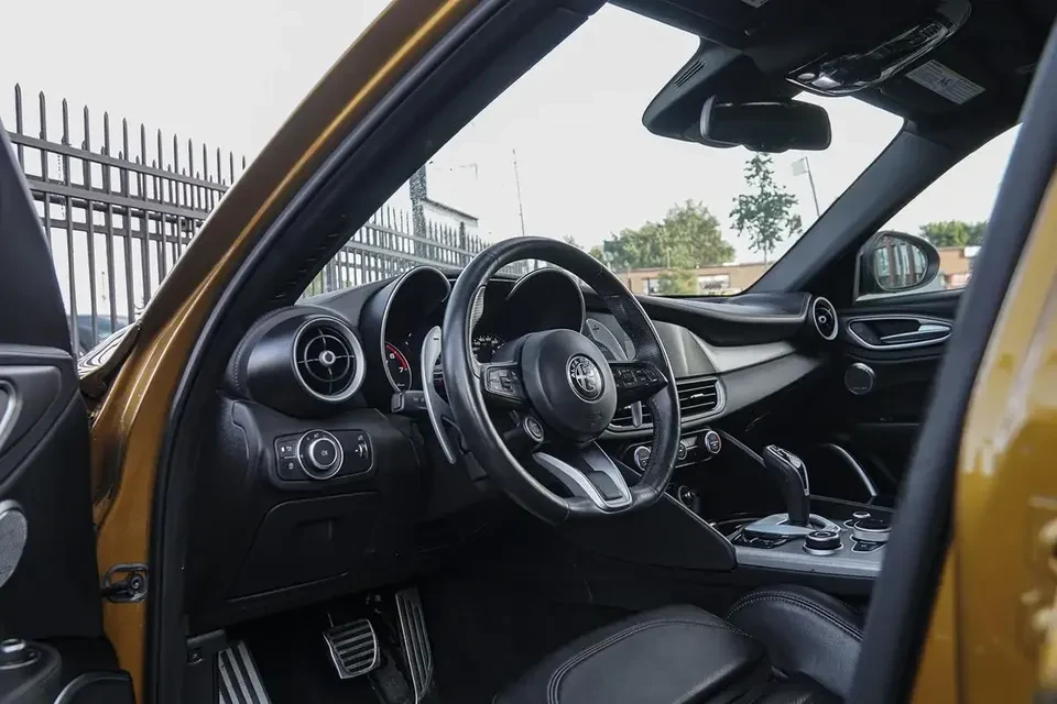 2022 Alfa Romeo Giulia - Image 9 of 20