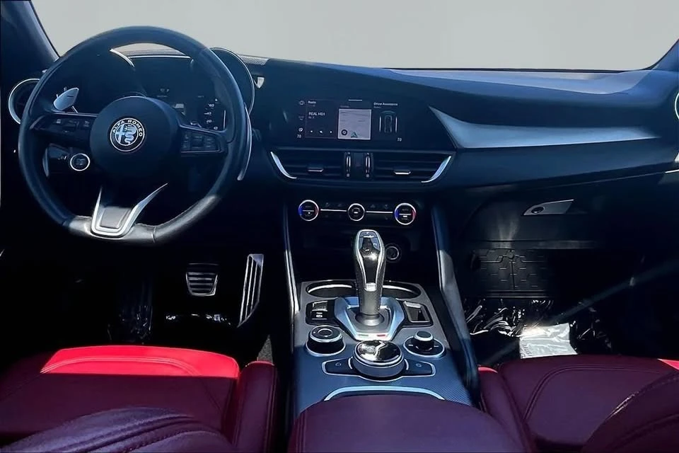 2022 Alfa Romeo Giulia - Image 7 of 20