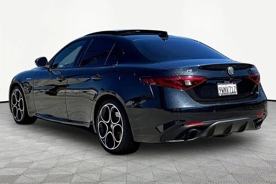 2022 Alfa Romeo Giulia - Image 4 of 20