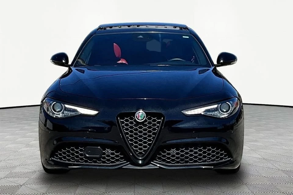 2022 Alfa Romeo Giulia - Image 2 of 20