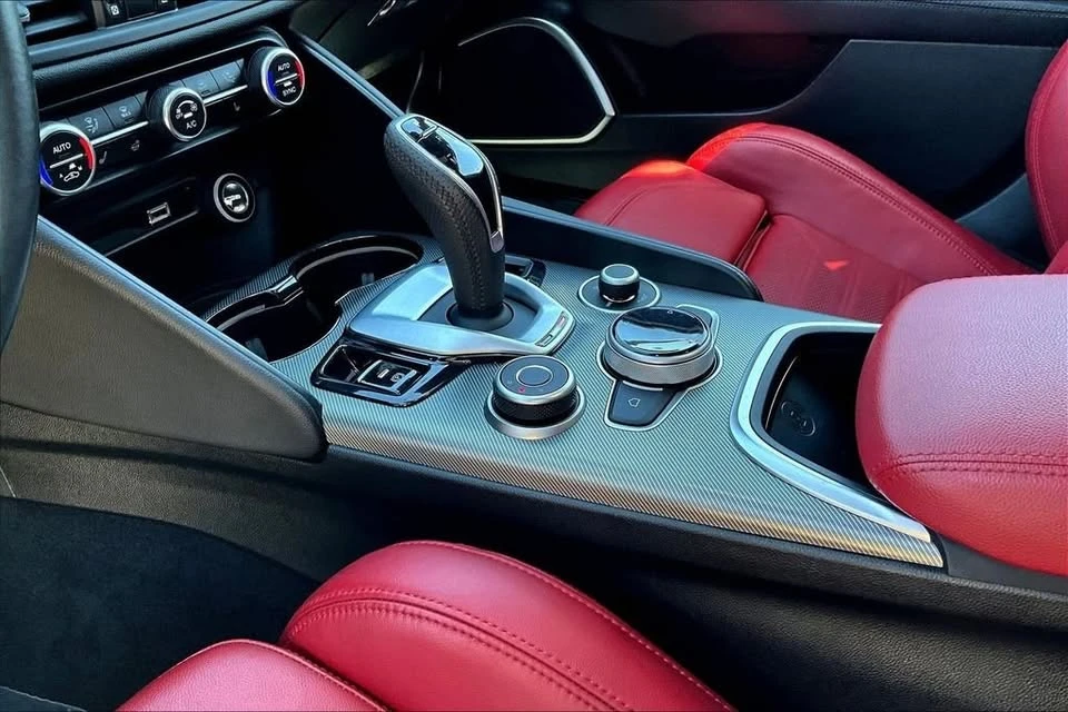 2022 Alfa Romeo Giulia - Image 17 of 20