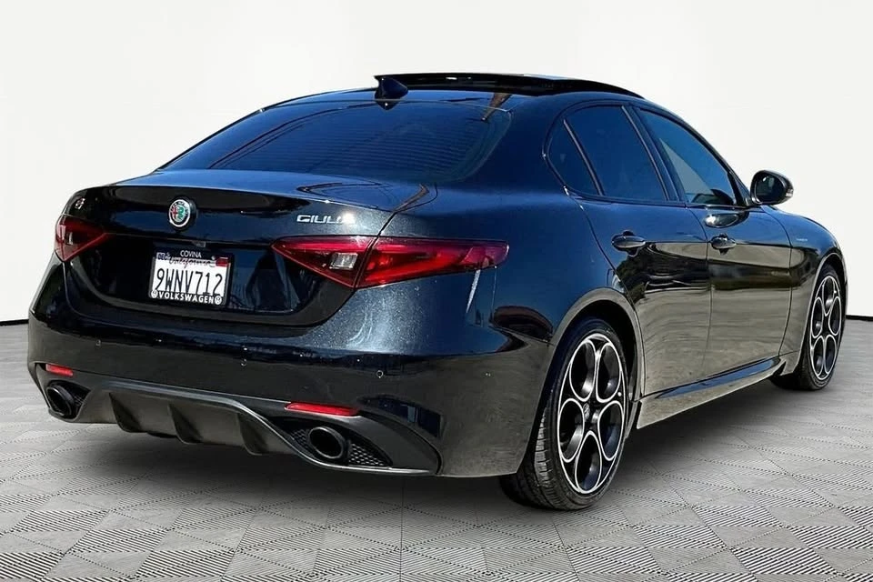 2022 Alfa Romeo Giulia - Image 6 of 20