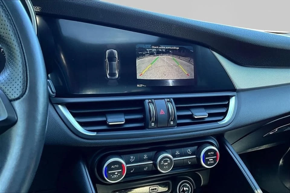2022 Alfa Romeo Giulia - Image 11 of 20