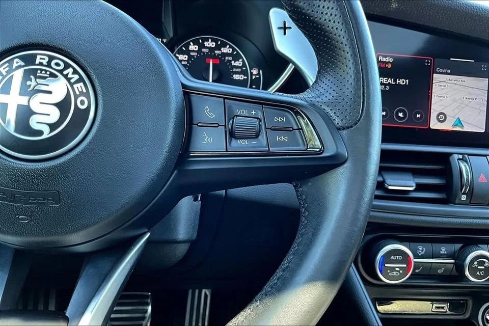 2022 Alfa Romeo Giulia - Image 10 of 20