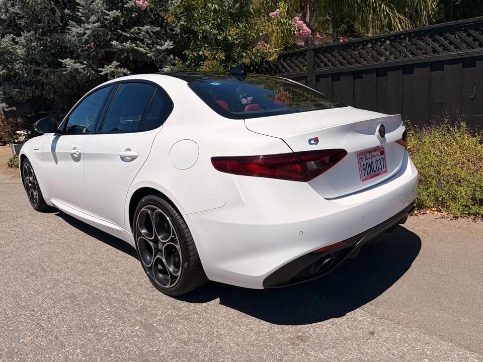 2022 Alfa Romeo Giulia - Image 5 of 15