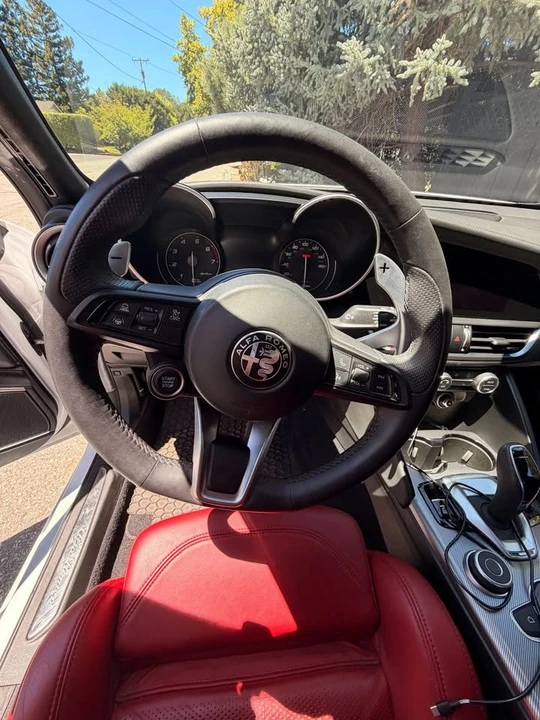 2022 Alfa Romeo Giulia - Image 9 of 15