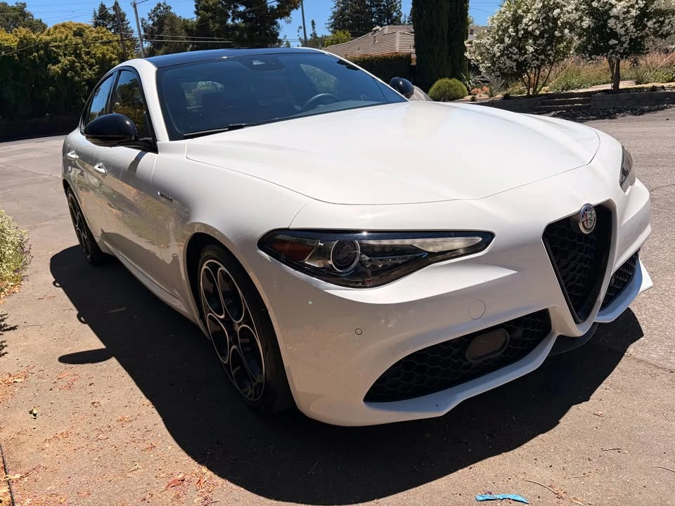 2022 Alfa Romeo Giulia - Image 2 of 15