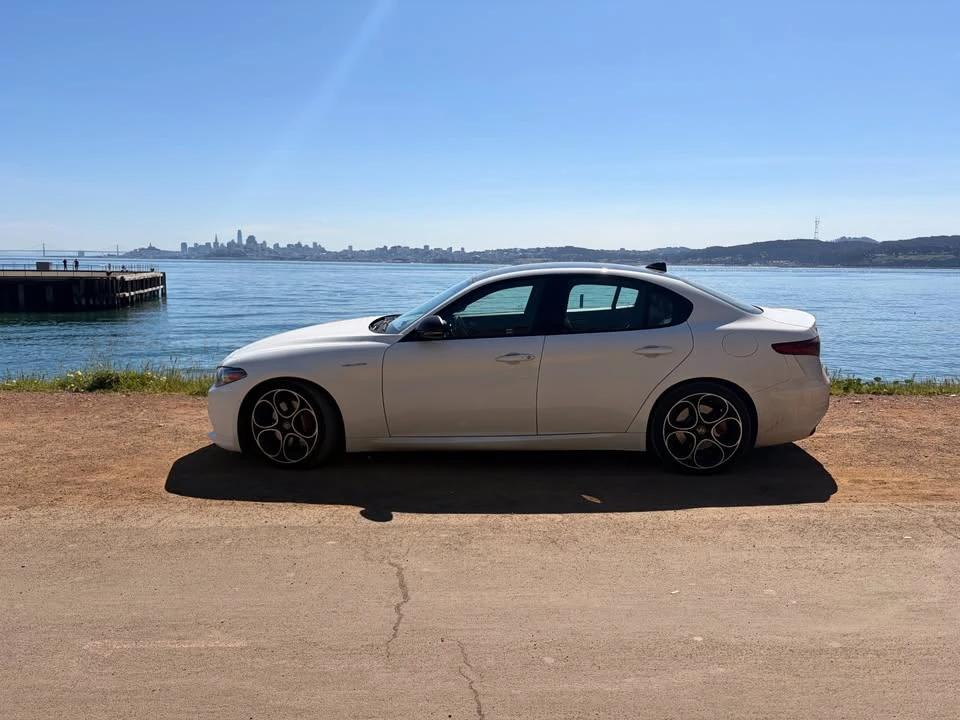 2022 Alfa Romeo Giulia - Image 15 of 15