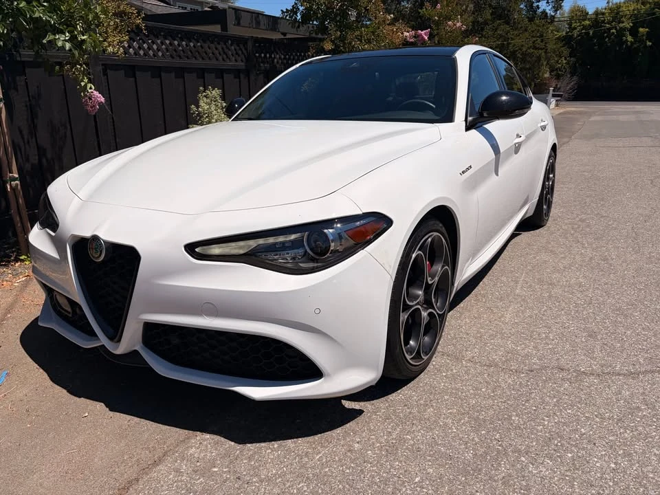 2022 Alfa Romeo Giulia - Image 4 of 15