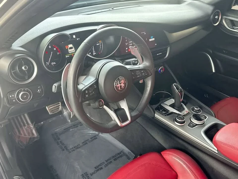 2022 Alfa Romeo Giulia - Image 10 of 20