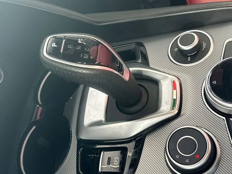 2022 Alfa Romeo Giulia - Image 18 of 20