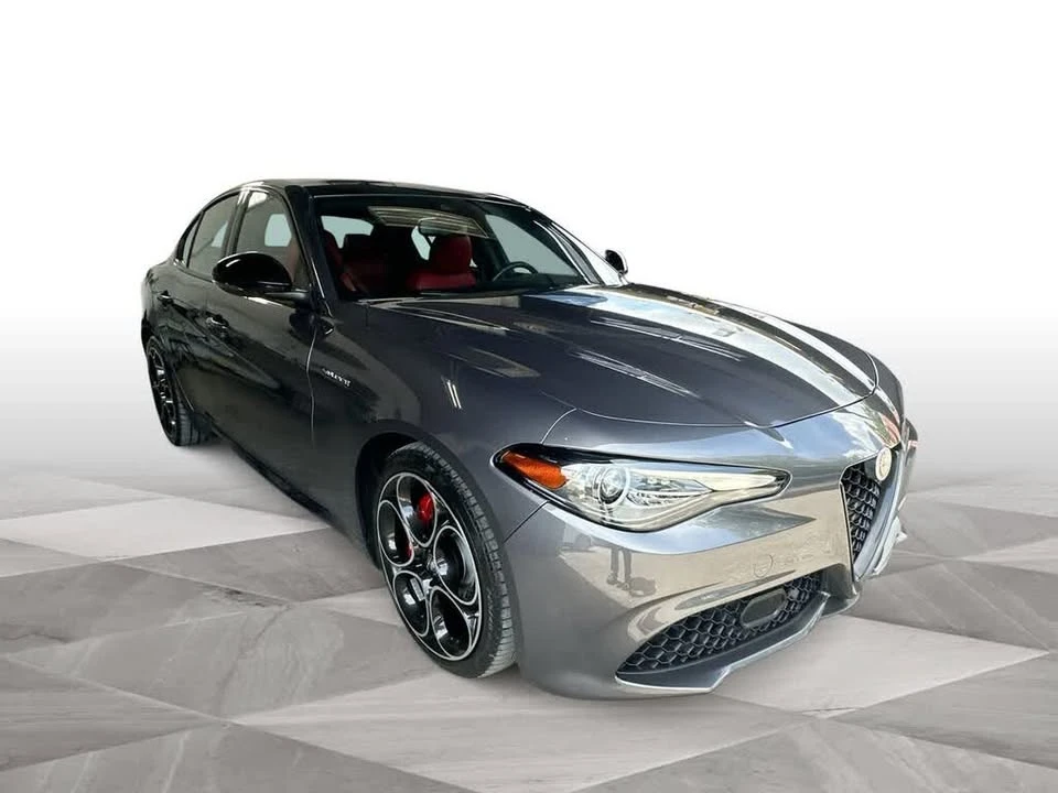 2022 Alfa Romeo Giulia - Image 2 of 20