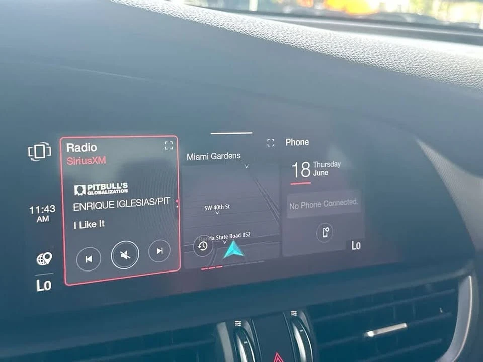 2022 Alfa Romeo Giulia - Image 15 of 20