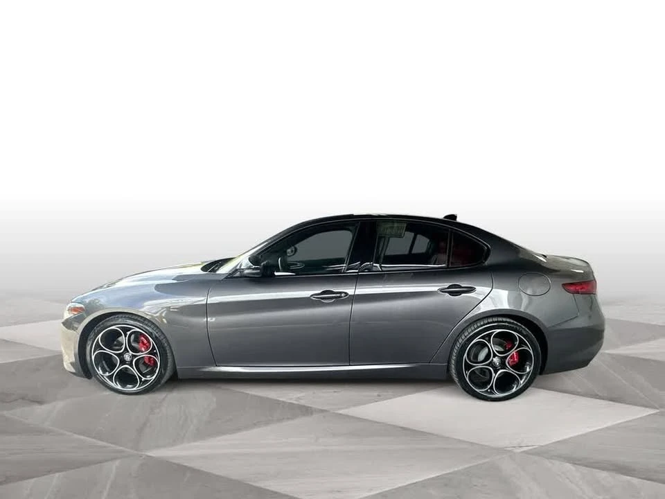 2022 Alfa Romeo Giulia - Image 5 of 20