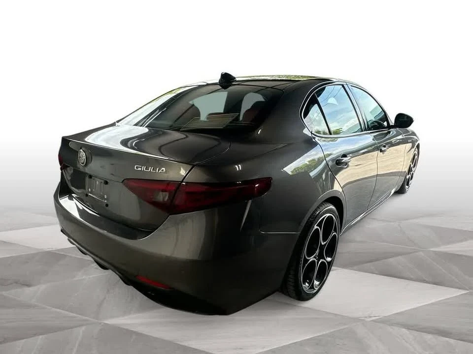 2022 Alfa Romeo Giulia - Image 8 of 20