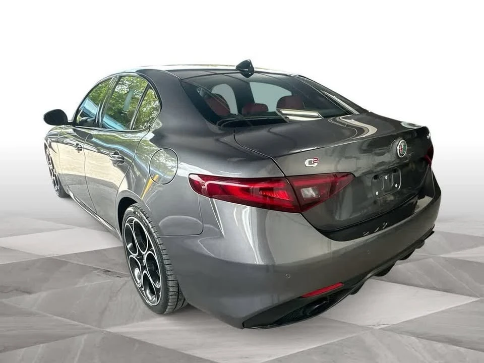 2022 Alfa Romeo Giulia - Image 6 of 20