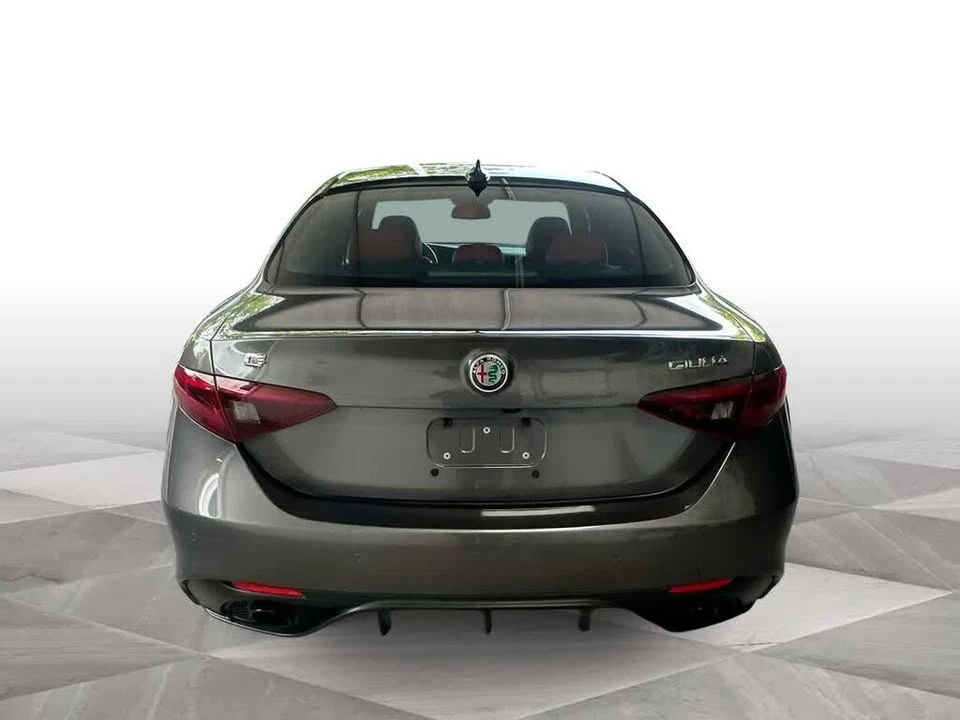 2022 Alfa Romeo Giulia - Image 7 of 20