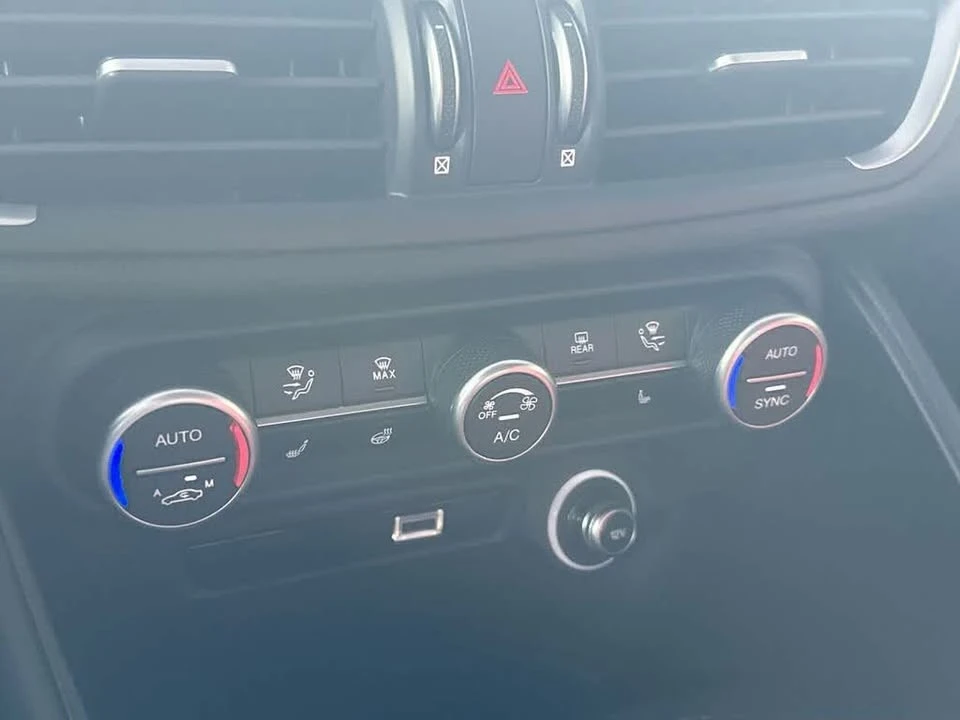 2022 Alfa Romeo Giulia - Image 17 of 20