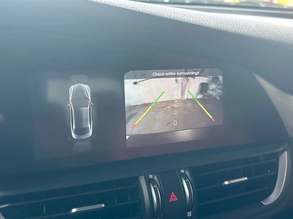 2022 Alfa Romeo Giulia - Image 16 of 20
