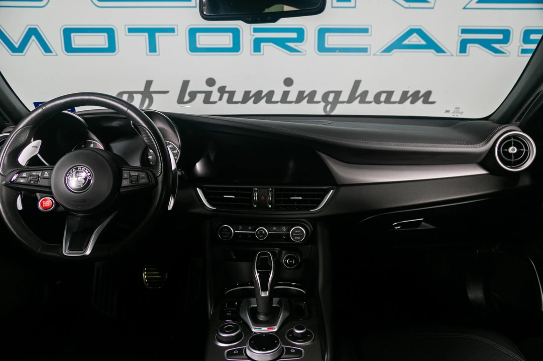 2022 Alfa Romeo Giulia - Image 10 of 21