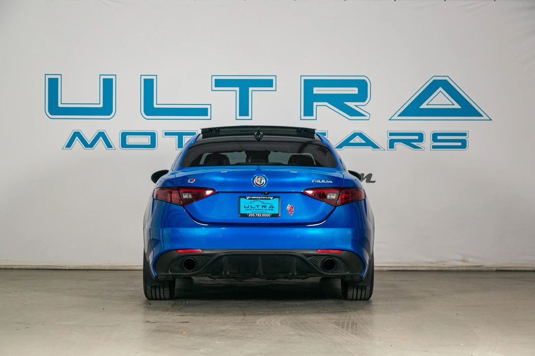 2022 Alfa Romeo Giulia - Image 19 of 21