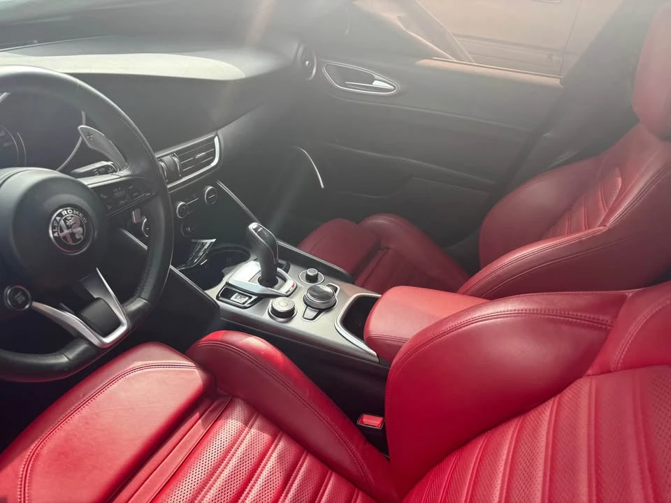 2022 Alfa Romeo Giulia - Image 10 of 11