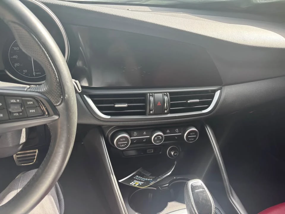 2022 Alfa Romeo Giulia - Image 6 of 11