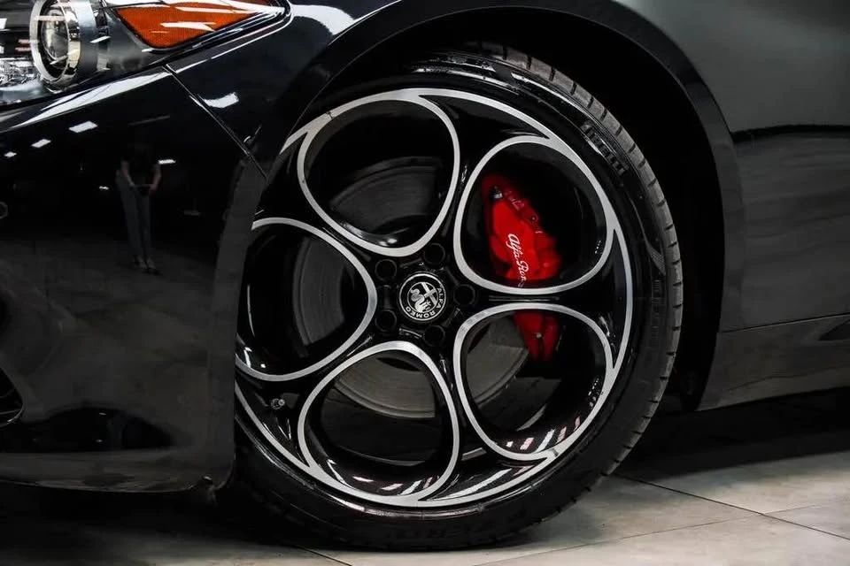 2022 Alfa Romeo Giulia - Image 4 of 17