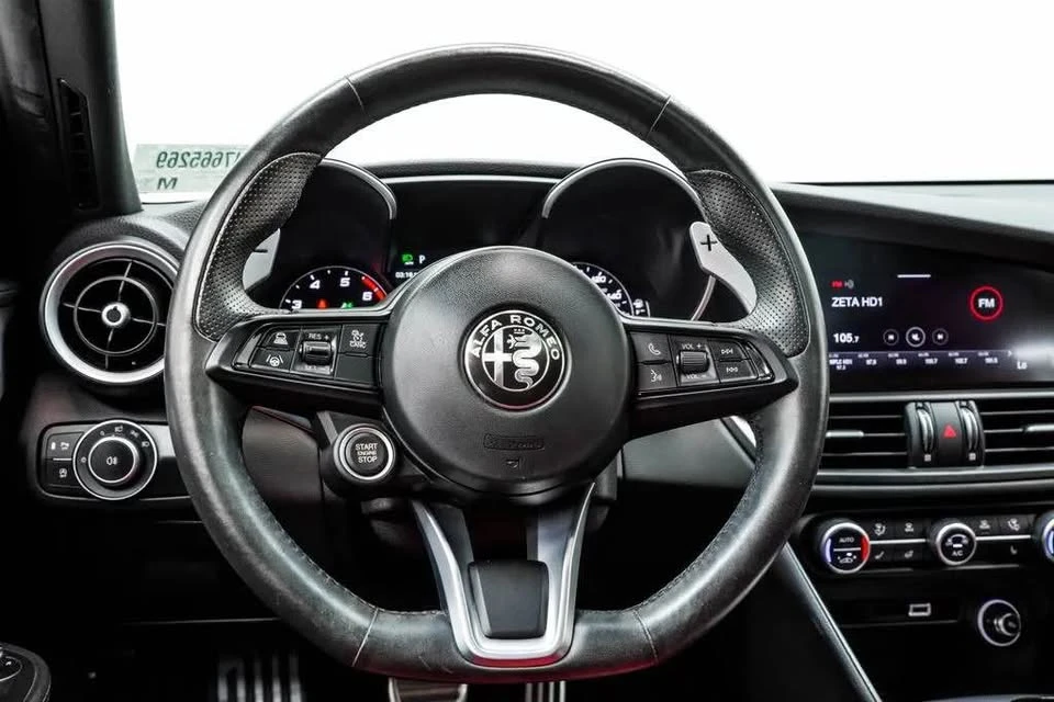 2022 Alfa Romeo Giulia - Image 11 of 17