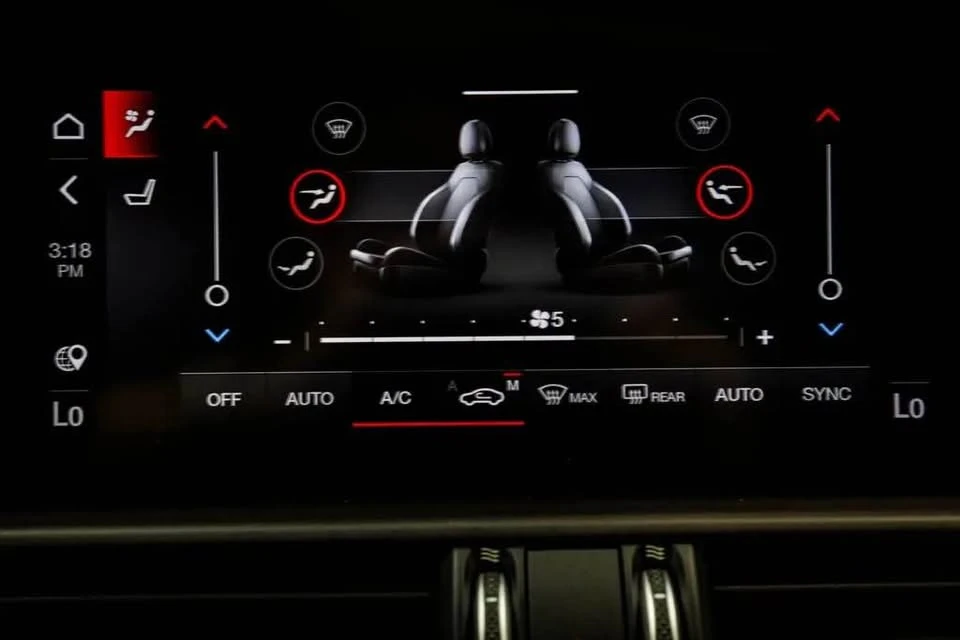 2022 Alfa Romeo Giulia - Image 14 of 17