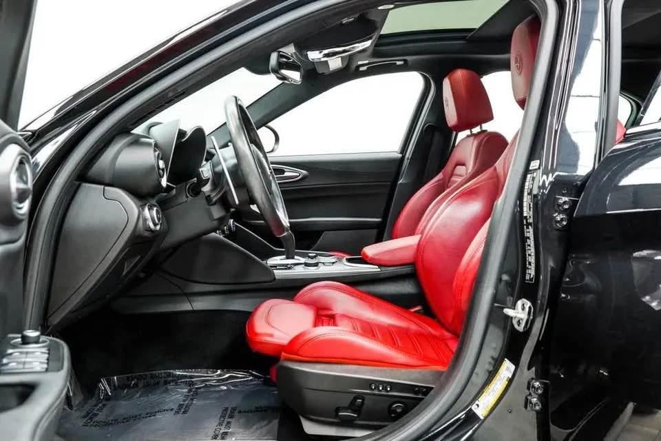 2022 Alfa Romeo Giulia - Image 7 of 17